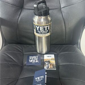 YETI NWT Rambler 36 oz Stainless Original Rambler 2016